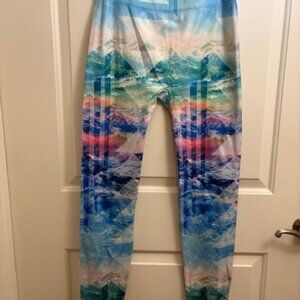 Multicolor Mountain Print Leggings – Yoga/Activewear